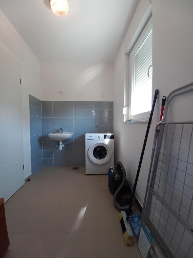 1 Apartment *