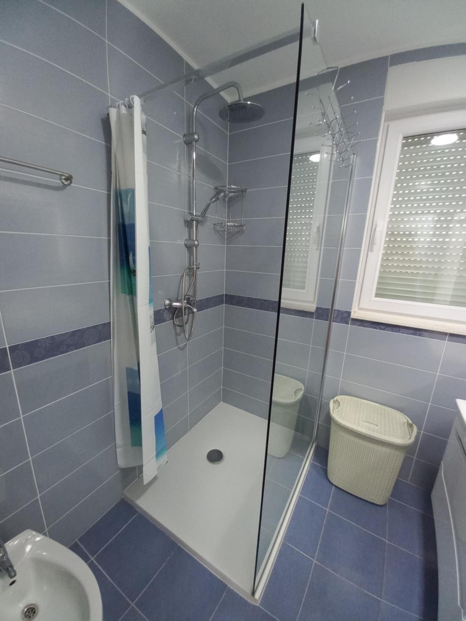 1 Apartment *